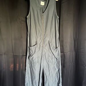 Unpublished Women's Sleeveless Zip-Up Jumpsuit with Pockets Size M - Green Color